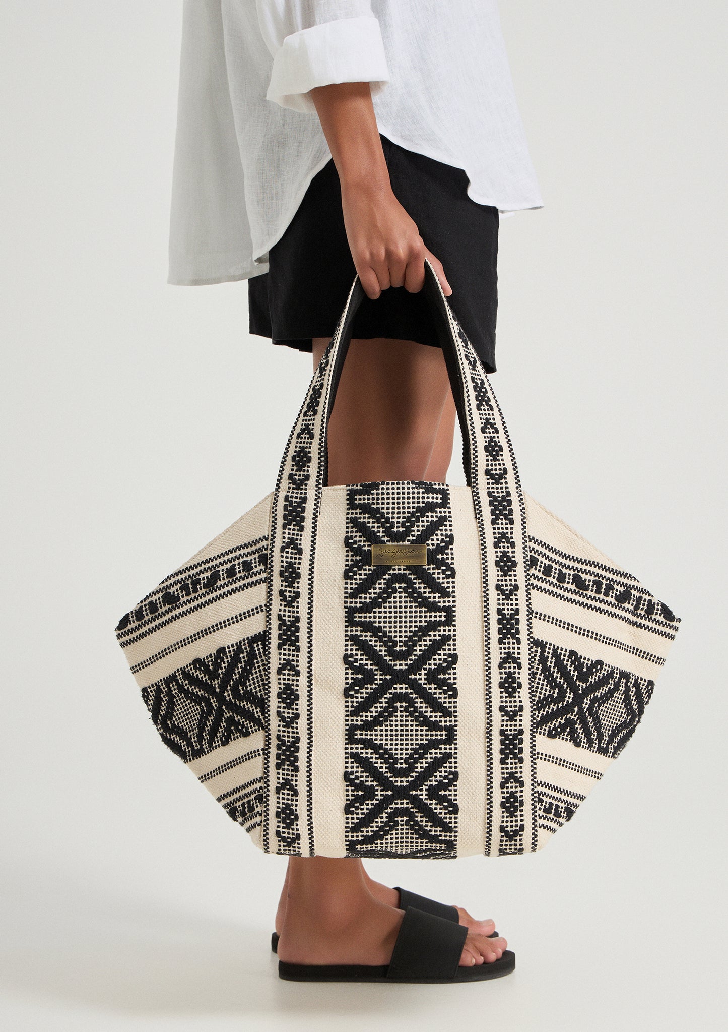 Nivora tote bag black / Pre-order